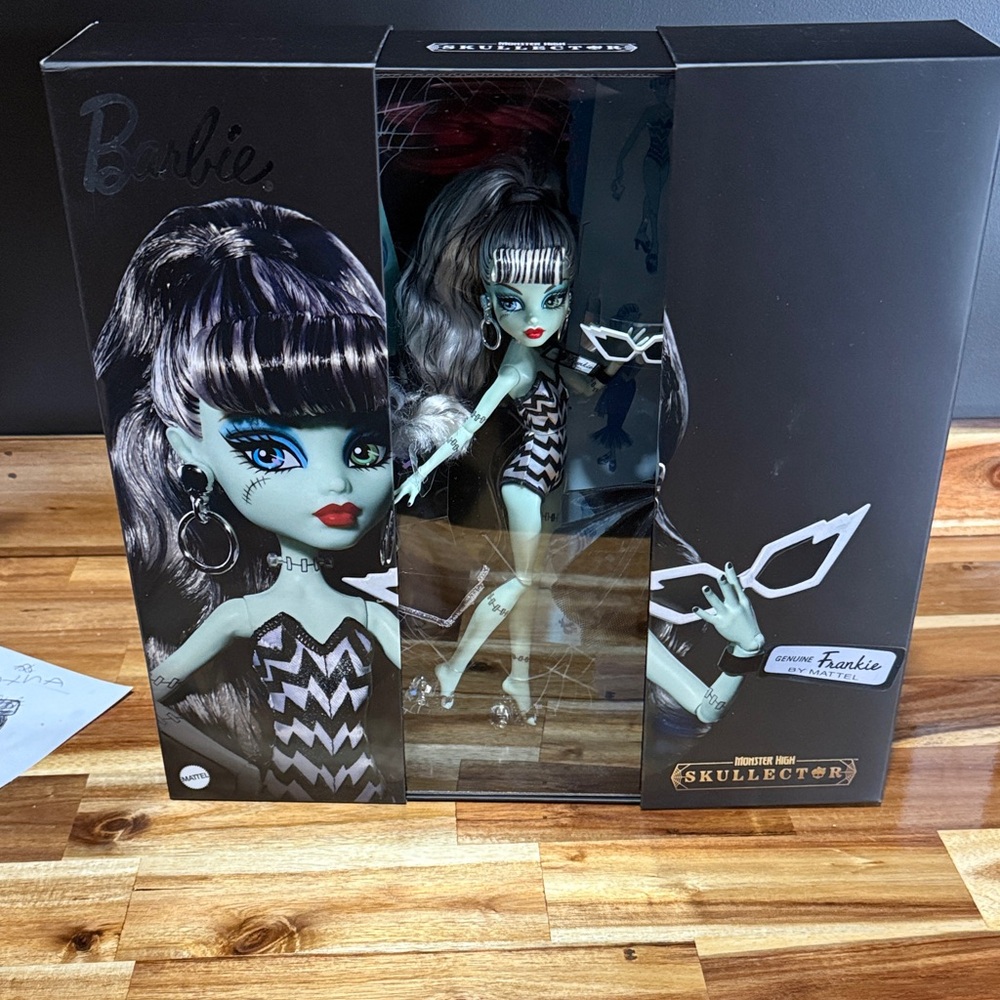 Barbie Frankie Skullelector Doll monster high